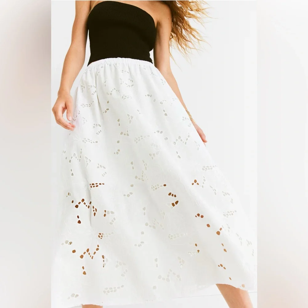H&M Midi Skirt with Eyelet Embrodery - Picture 2 of 10